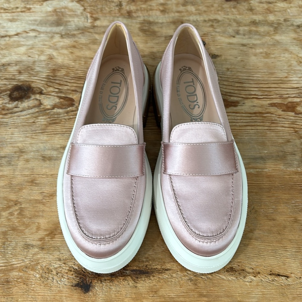 NWOT TOD’S PINK SILK LOAFERS SZ. 36